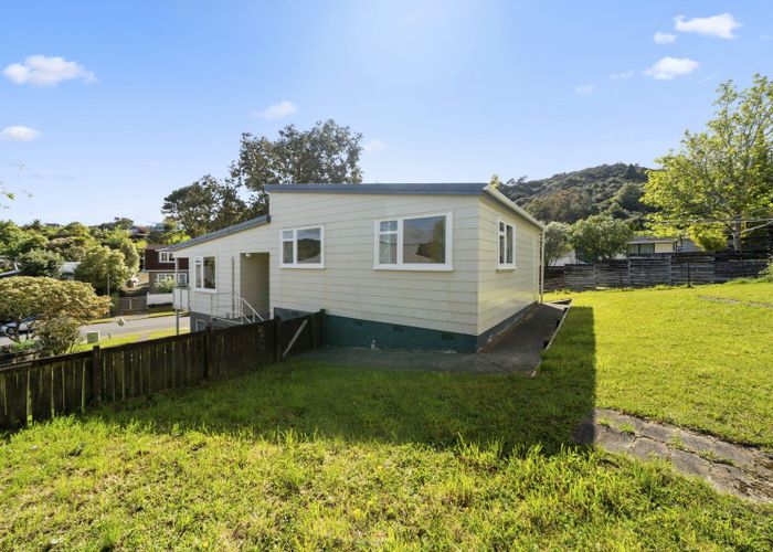  at 40 Edelweiss Grove, Timberlea, Upper Hutt