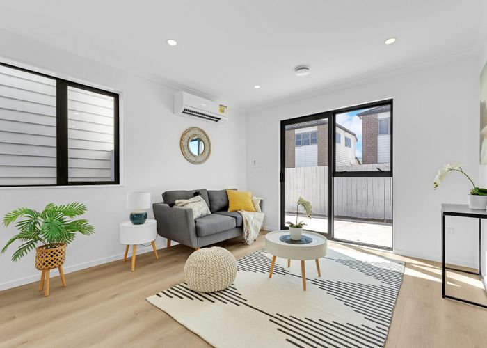  at 8D Gardiner Grove, Mangere East, Manukau City, Auckland