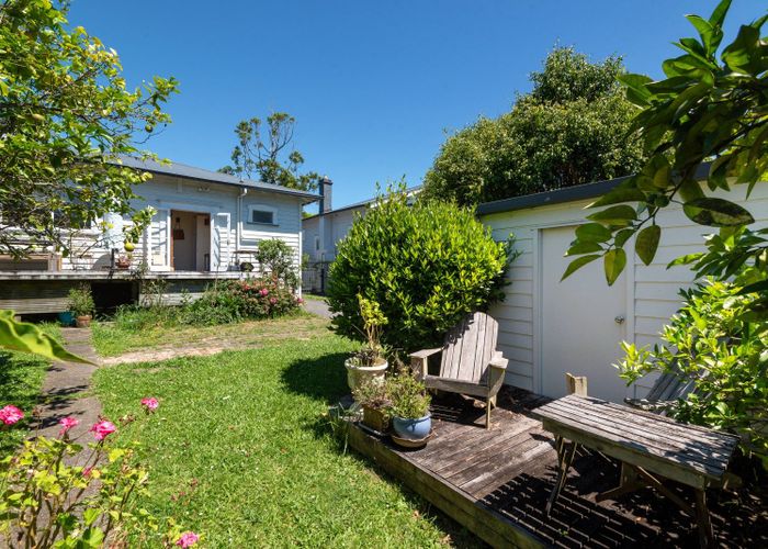  at 10 Cumberland Avenue, Westmere, Auckland