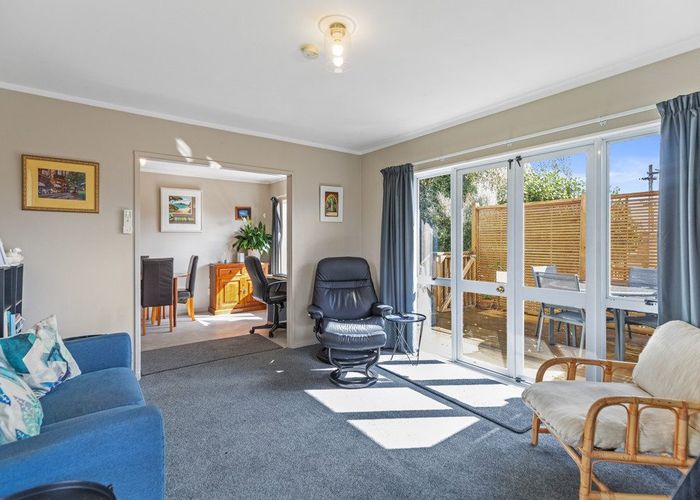  at 2 Beadle Place, St Andrews, Hamilton