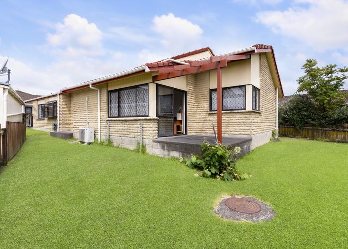  at 5 Bosnyak Drive, Te Atatu South, Auckland