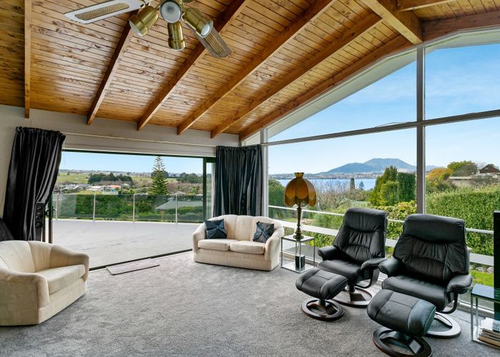  at 8 Scenic Heights, Acacia Bay, Taupo