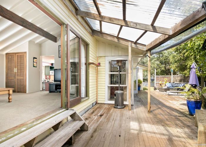  at 15 Pendlebury Street, Green Bay, Auckland