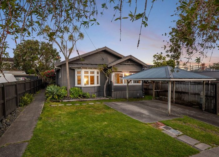  at 72 Eversleigh Road, Belmont, Auckland