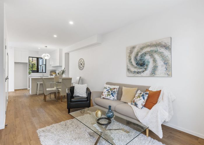  at 2/101 Botany Road, Botany Downs, Manukau City, Auckland