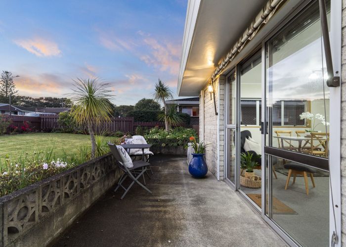  at 16 Faith Bullock Place, New Lynn, Auckland