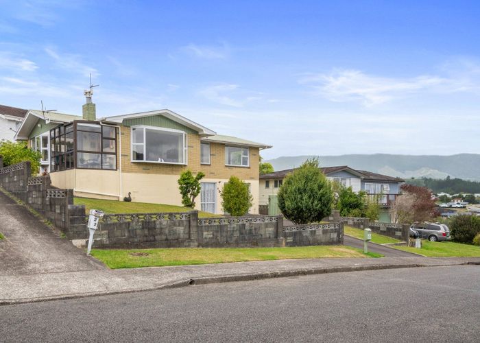  at 20 Sunnyview Drive, Brown Owl, Upper Hutt