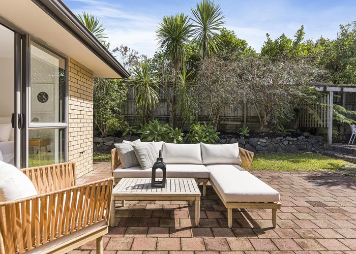  at 6 George Deane Place, Greenhithe, Auckland