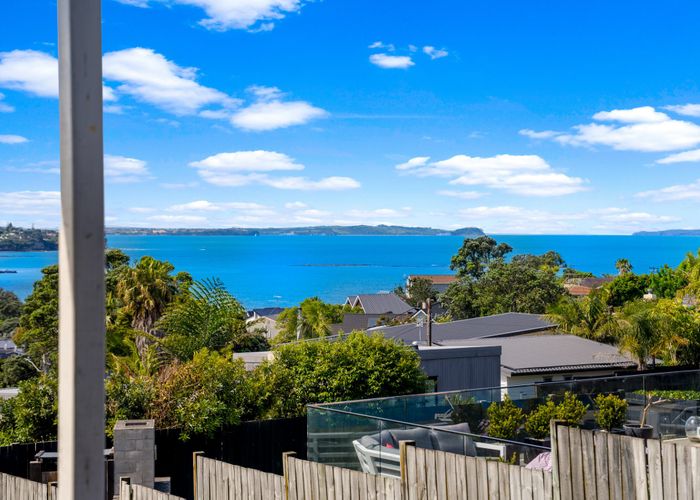  at 18 Montgomery Avenue, Rothesay Bay, Auckland