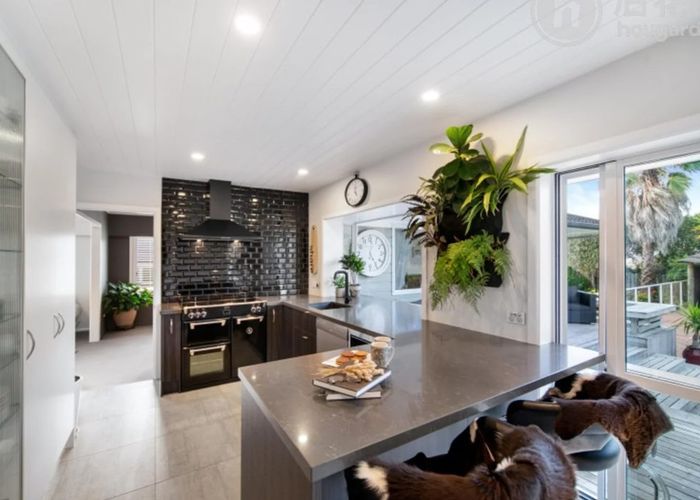  at 2/11 The Anchorage, Sunnyhills, Manukau City, Auckland