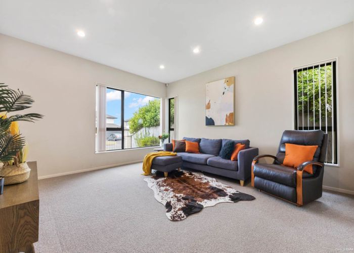  at 8 Murray Becroft Avenue, Henderson Valley, Auckland