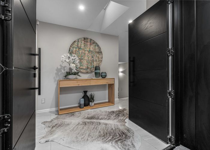 at 102 Bassett Road, Remuera, Auckland