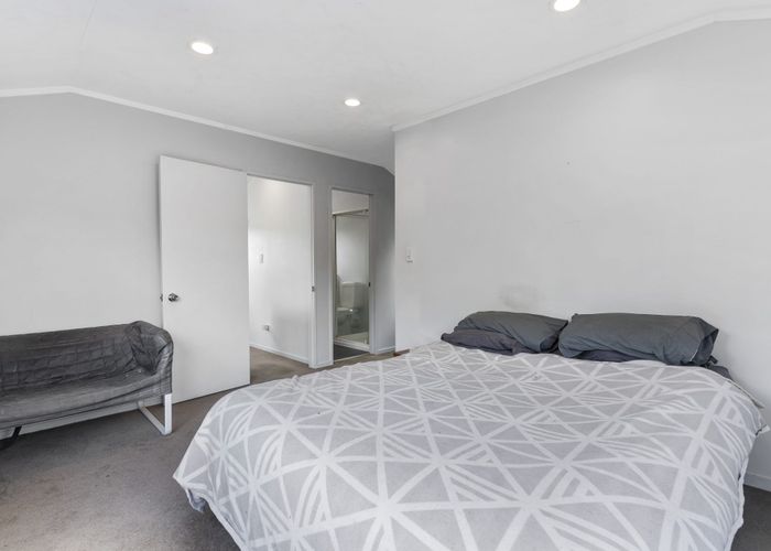  at 98B Gowing Drive, Meadowbank, Auckland
