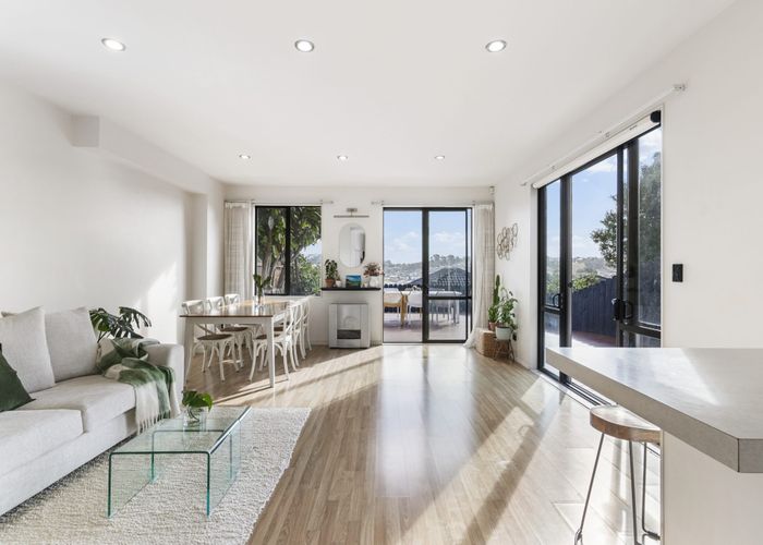 at 15/22 Northcross Drive, Oteha, Auckland