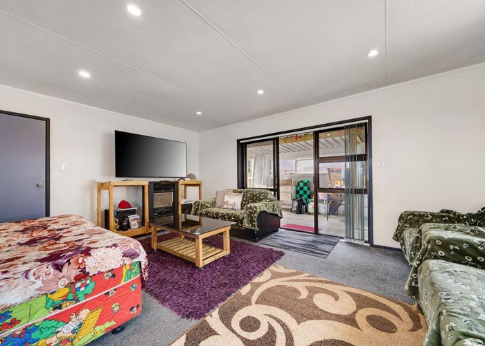  at 1/18 Frobisher Way, Clendon Park, Manukau City, Auckland