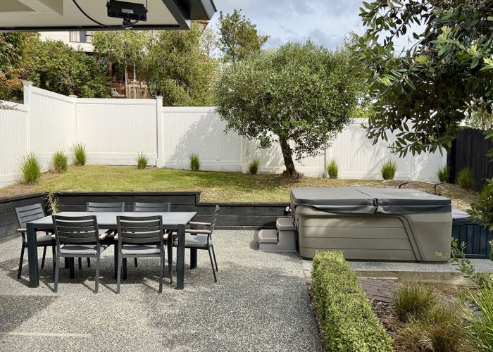  at 42 Ravenstone Place, Chatswood, North Shore City, Auckland