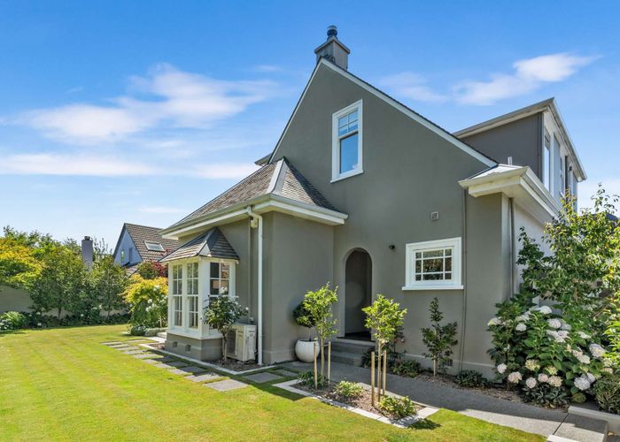  at 3 Royds Street, Fendalton, Christchurch