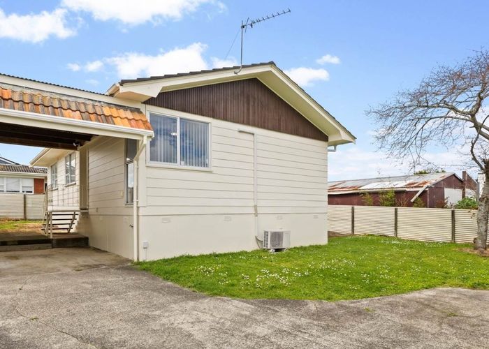  at 2/48 Archmillen Avenue, Pakuranga Heights, Auckland