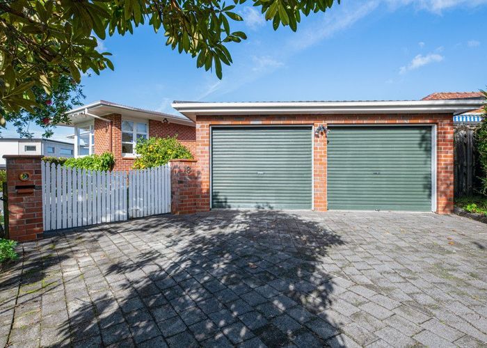  at 8 Ava Avenue, Titirangi, Auckland