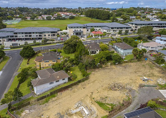  at 6 Embassy Place, Glenfield, Auckland