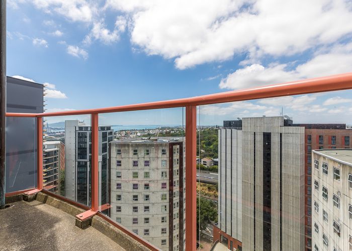  at 17C/3 Whitaker Place, Grafton, Auckland