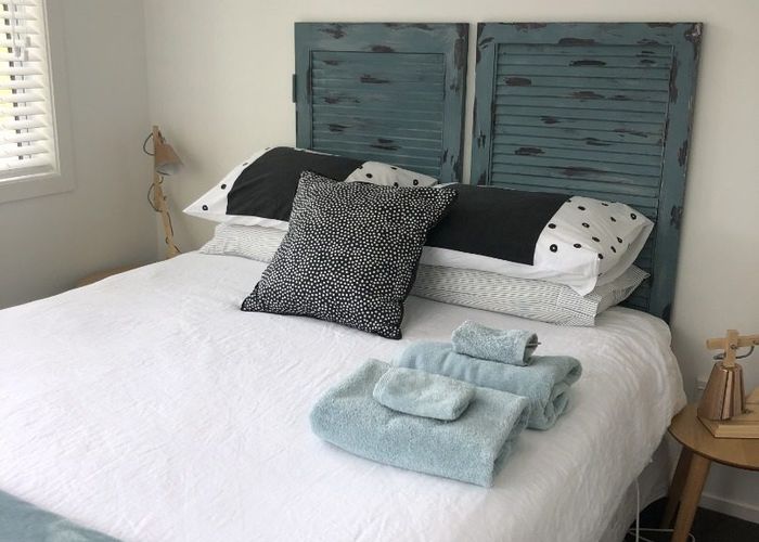  at 220 Albany Heights Road, Albany Heights, Albany