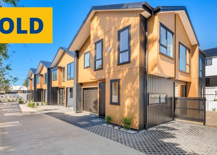  at 62 Royal View Road, Te Atatu South, Auckland