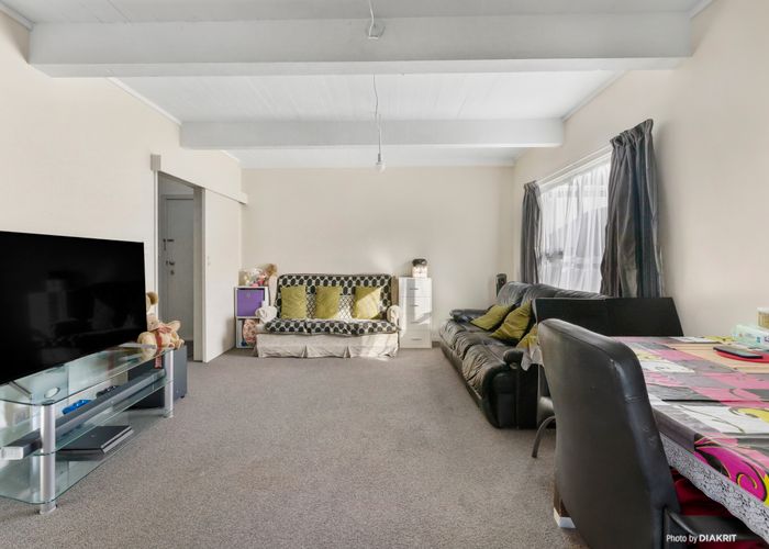  at 128 Akaroa Drive, Maupuia, Wellington