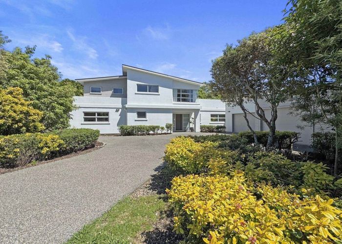  at 33 Oak Manor Drive, Albany, North Shore City, Auckland