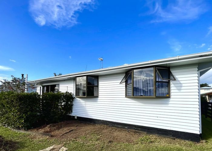  at 35 Queen Road, Bellevue, Tauranga