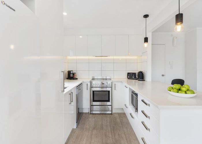  at 2/42 Eaglehurst Road, Ellerslie, Auckland