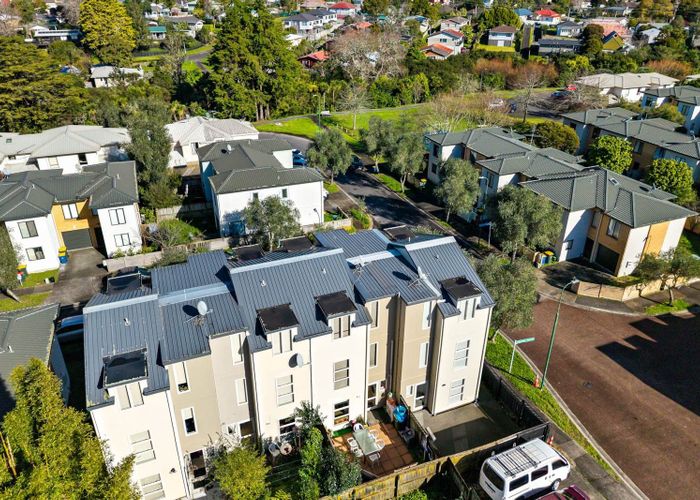  at 4 Verdale Circle, Glen Eden, Waitakere City, Auckland