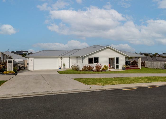  at 32 Omahuru Road, Glenbrook, Franklin, Auckland