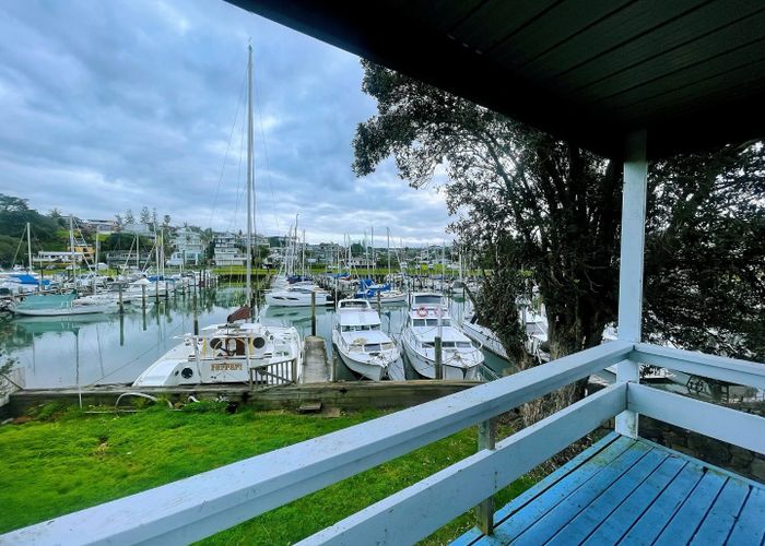  at 2/22 Craig Road, Milford, Auckland