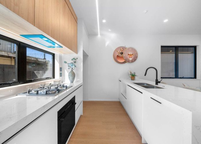  at 4/32 Bradbury Road, Botany Downs, Manukau City, Auckland