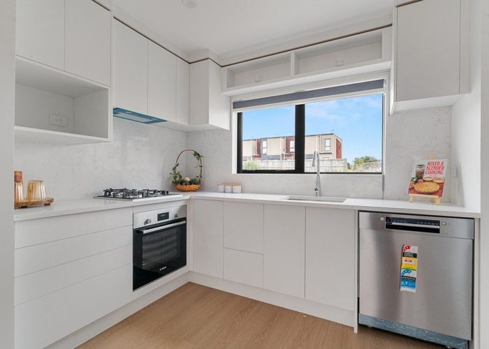  at 10/32 Tapuwae Way, Mangere Bridge, Manukau City, Auckland