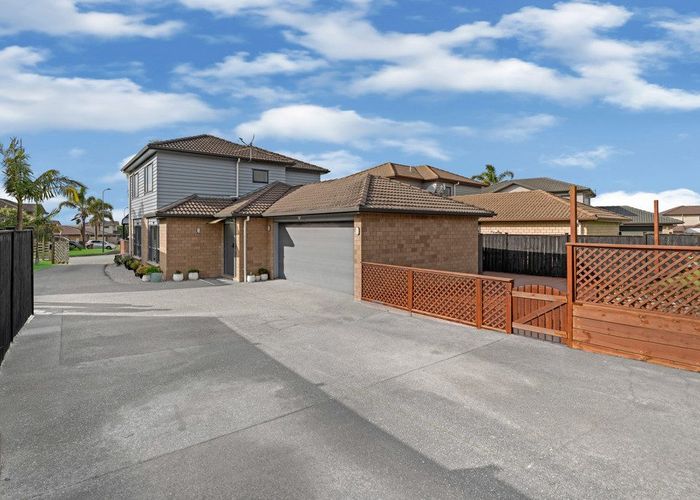  at 9 Riverglade Parkway, Te Atatu South, Waitakere City, Auckland
