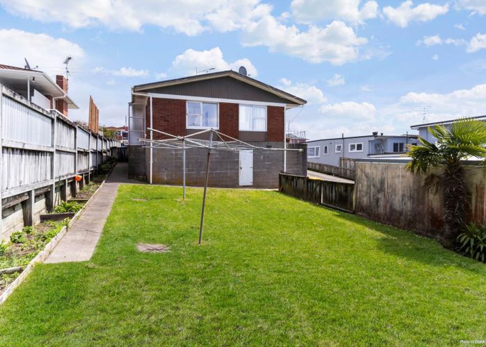  at 39 Manhattan Heights, Glendene, Waitakere City, Auckland