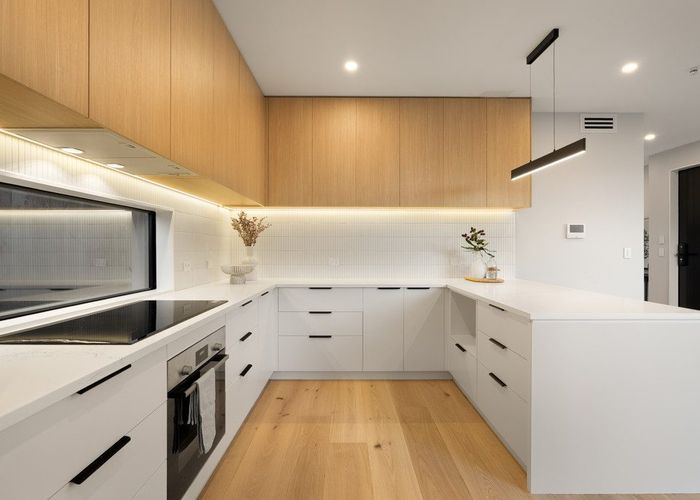  at 8A Catalina Crescent, Forrest Hill, North Shore City, Auckland