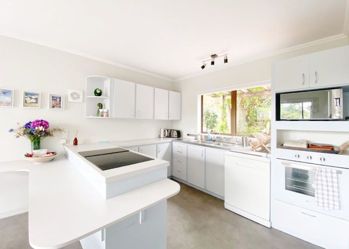  at 2 Eastglen Road, Glen Eden, Auckland