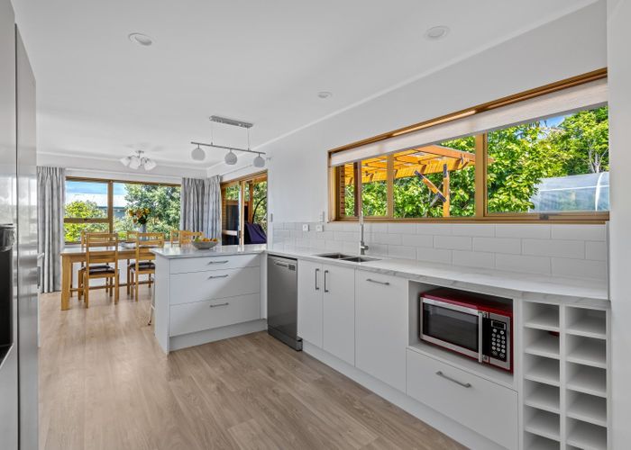  at 14 Birdie Place, Red Beach, Red Beach