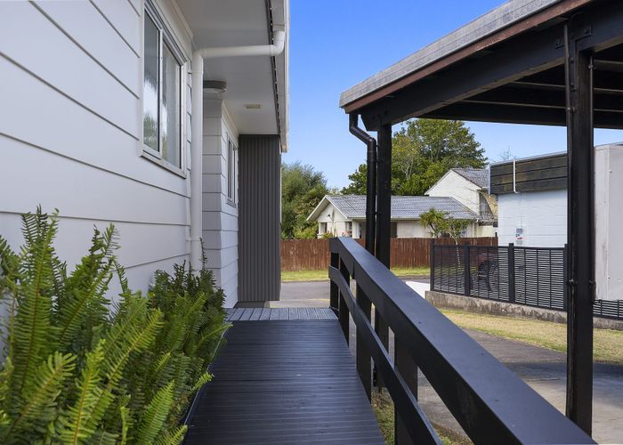  at 6 Mannering Place, Hillcrest, Auckland