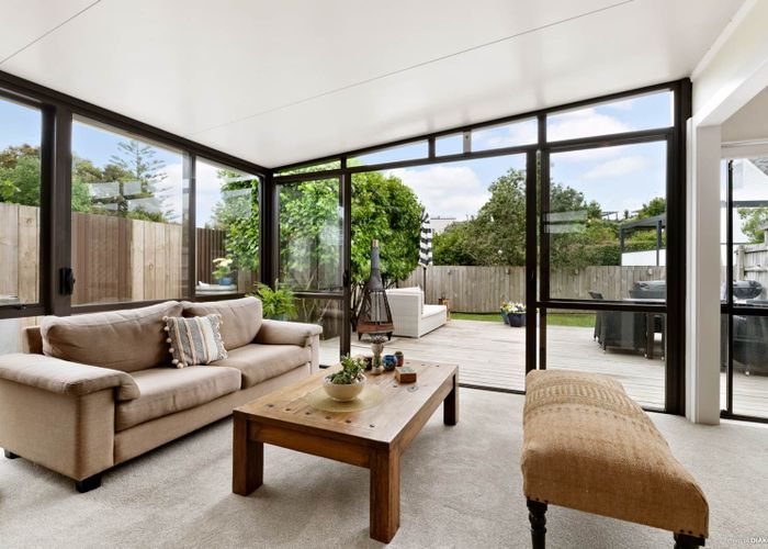  at 2/934 East Coast Road, Northcross, Auckland