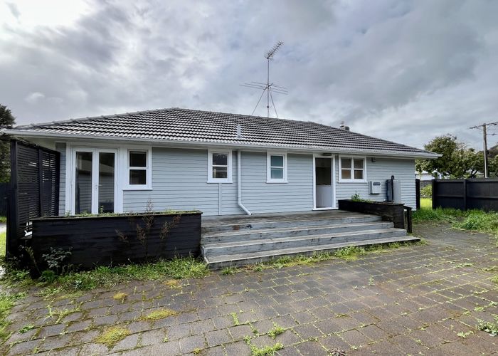  at Te Atatu South, Waitakere City, Auckland