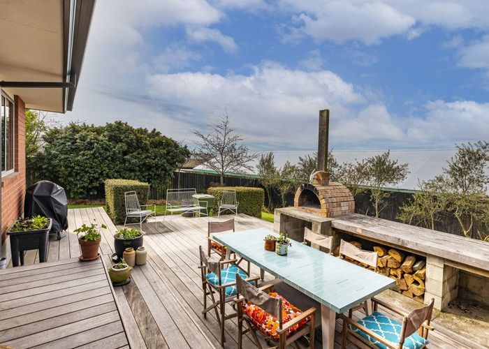  at 7 Gilders Grove, Heathcote, Christchurch City, Canterbury