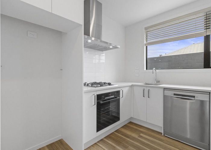  at 2/4 Duncan Road, St Andrews, Hamilton