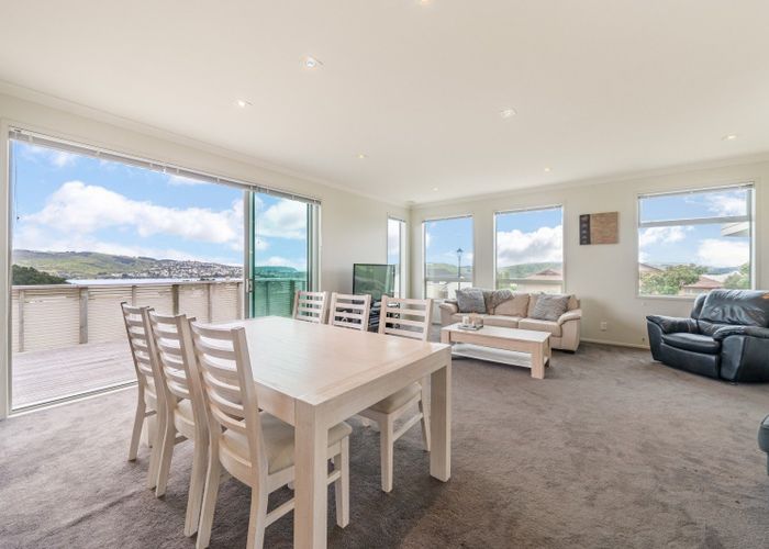  at 10 Hollyford Place, Aotea, Porirua, Wellington
