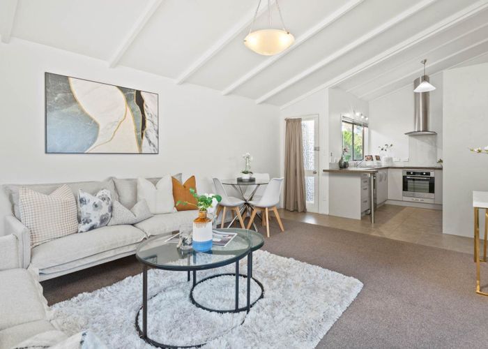  at 2/47 Rawene Road, Birkenhead, North Shore City, Auckland
