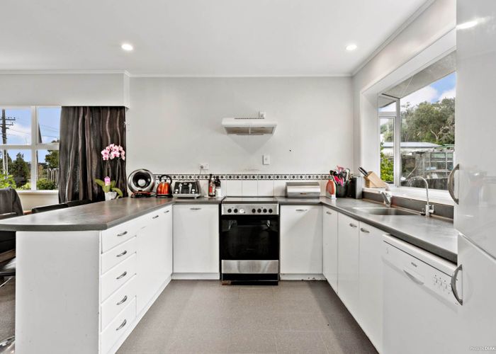  at 66 Cliff View Drive, Green Bay, Auckland