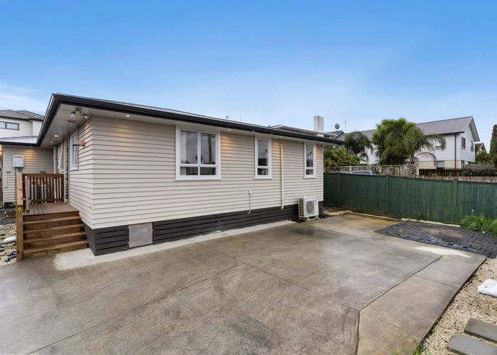  at 4 RAYMOND Road, Papatoetoe, Auckland